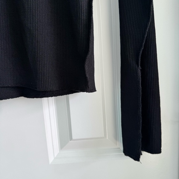 PrettyLittleThing Ribbed Seam Long Sleeve Top - Picture 5 of 7